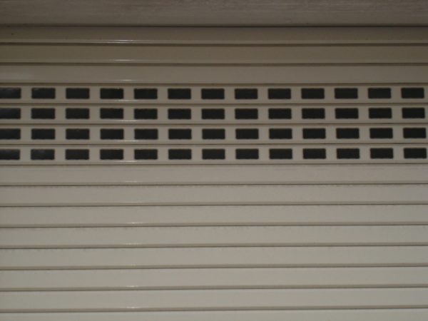 Lames pleines pour une protection sécuritaire, climatique et visuelle.